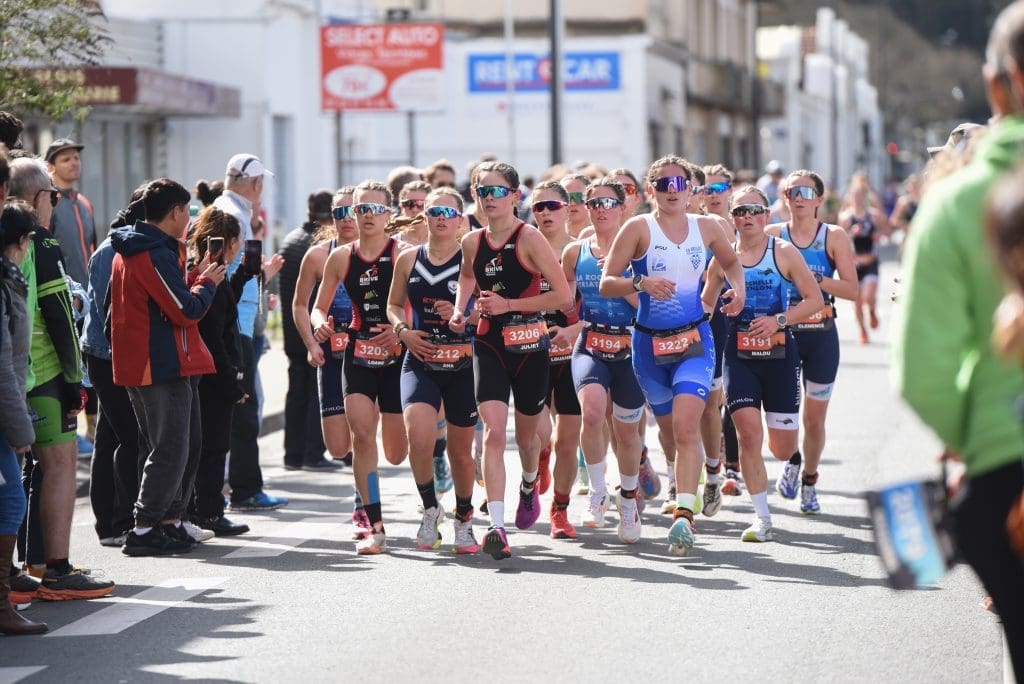 Un groupe de coureuses lors du duathlon de périgueux